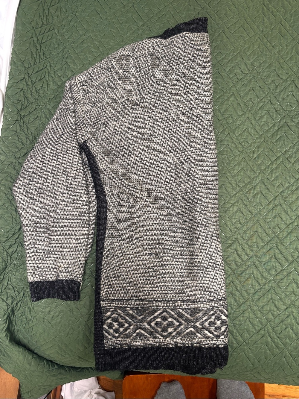 GAP Two-Tone Black and Cream Open-Front Knit Cardigan - Picture 2 of 3